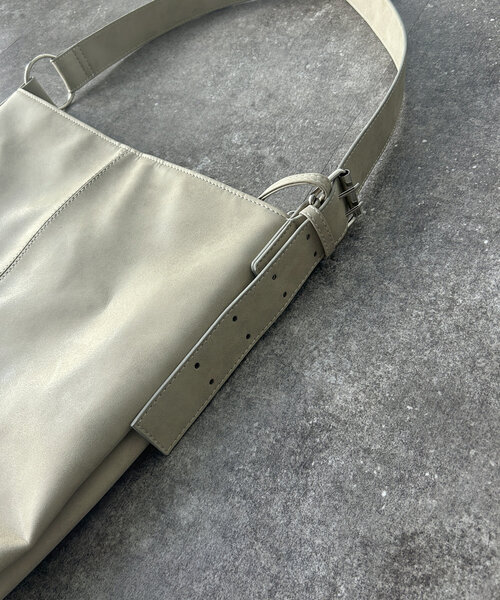 CPCM(シーピーシーエム)の「スウェードライクショルダーバッグ(ショルダーバッグ・レディース・チャコールグレー/ブラウン/アイボリー・FREE)」の8枚目の写真