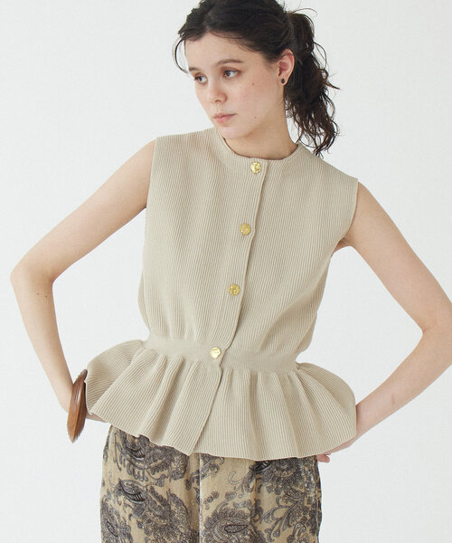 THE PAUSE(ザ ポーズ)の「【THE PAUSE】ペプラムノースリーブプルオーバー(ニット/セーター・レディース・ブラック/ベージュ・FREE)」の2枚目の写真