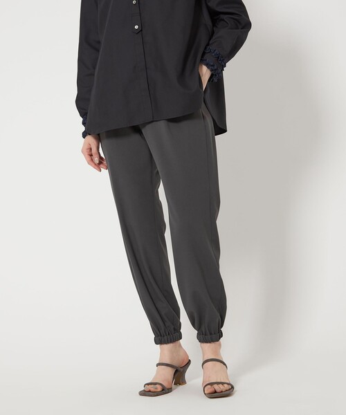 UNITED ARROWS(ユナイテッドアローズ)の「クリーン ツイル ジョガーパンツ(その他パンツ・レディース・ダークグレー/ブラック・36/38/40/34)」の2枚目の写真