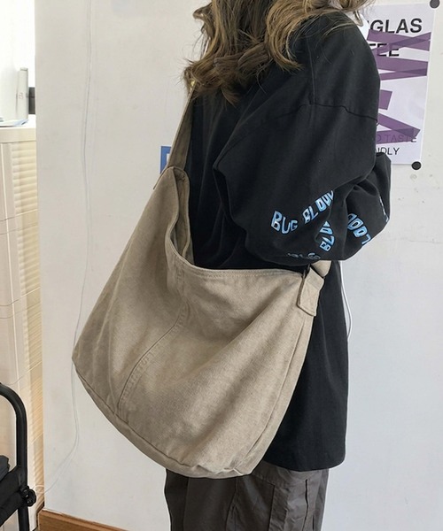 Lilamusant(リラミュゾン)の「【RS】【Lilamusant(リラミュゾン)】ニュースペーパーバッグ コットン キャンバス ヴィンテージ ショルダー(ショルダーバッグ・レディース・グリーン/レッド/ブラック/ナチュラル/ブルー/グリーン系その他/イエロー系その他/カモフラージュ/インディゴブルー/グレー・FREE)」の2枚目の写真