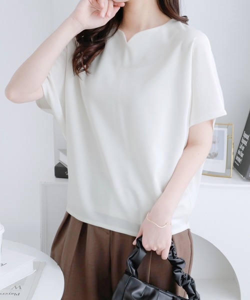 alotta(アロッタ)の「ゆるシルエットで華奢見せ。ドルマンスリーブきれいめカットソー(Tシャツ/カットソー・レディース・ネイビー/ホワイト/ブラック/ロイヤルブルー/グレイッシュベージュ/ピンク・LL/L/M/3L/4L/5L)」の2枚目の写真