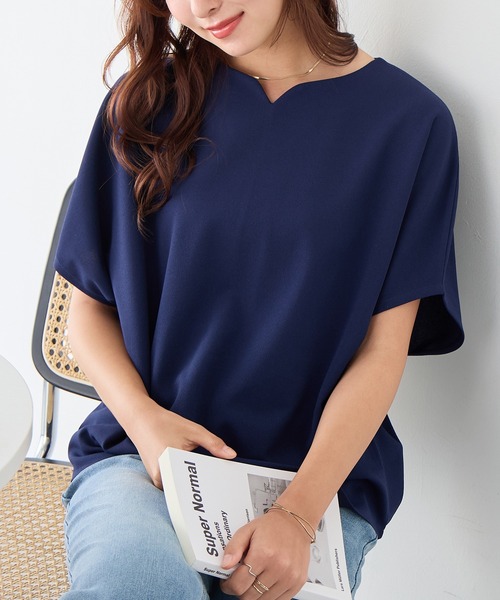 alotta(アロッタ)の「ゆるシルエットで華奢見せ。ドルマンスリーブきれいめカットソー(Tシャツ/カットソー・レディース・ネイビー/ホワイト/ブラック/ロイヤルブルー/グレイッシュベージュ/ピンク・LL/L/M/3L/4L/5L)」の12枚目の写真