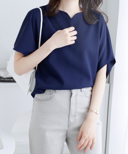 alotta(アロッタ)の「ゆるシルエットで華奢見せ。ドルマンスリーブきれいめカットソー(Tシャツ/カットソー・レディース・ネイビー/ホワイト/ブラック/ロイヤルブルー/グレイッシュベージュ/ピンク・LL/L/M/3L/4L/5L)」の8枚目の写真