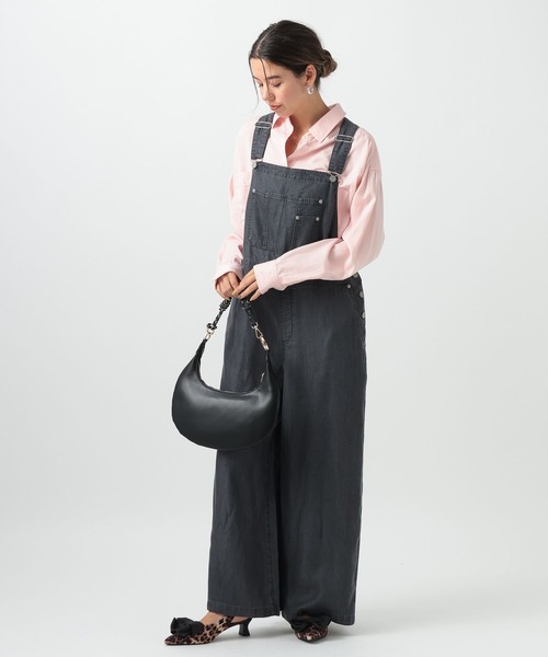 BAYFLOW（ベイフロー）の「[薄手＆しなやかな素材感]デニムサロペット（サロペット/オーバーオール・レディース・インディゴブルー/ブラック・FREE）」の5枚目の写真