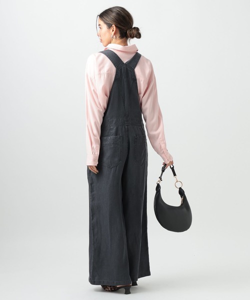 BAYFLOW（ベイフロー）の「[薄手＆しなやかな素材感]デニムサロペット（サロペット/オーバーオール・レディース・インディゴブルー/ブラック・FREE）」の6枚目の写真