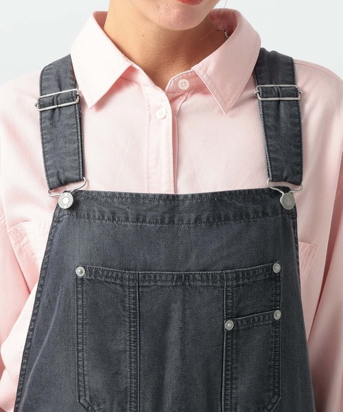 BAYFLOW（ベイフロー）の「[薄手＆しなやかな素材感]デニムサロペット（サロペット/オーバーオール・レディース・インディゴブルー/ブラック・FREE）」の13枚目の写真