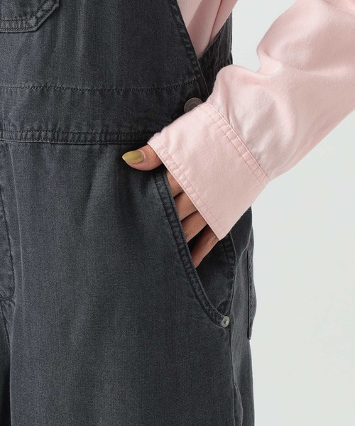 BAYFLOW（ベイフロー）の「[薄手＆しなやかな素材感]デニムサロペット（サロペット/オーバーオール・レディース・インディゴブルー/ブラック・FREE）」の15枚目の写真