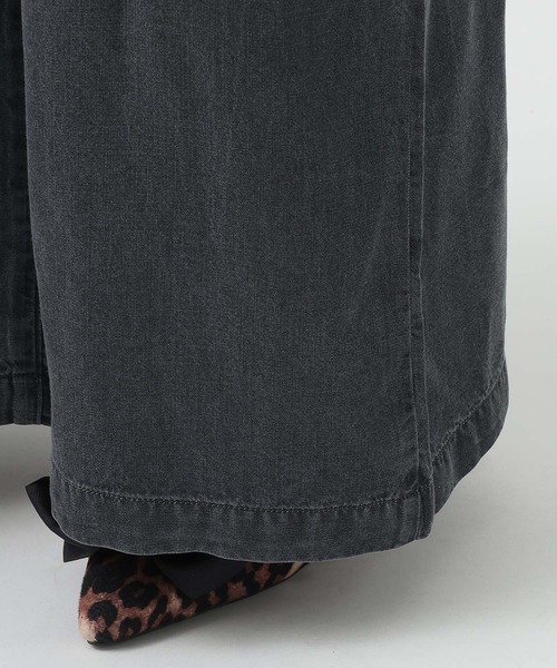 BAYFLOW（ベイフロー）の「[薄手＆しなやかな素材感]デニムサロペット（サロペット/オーバーオール・レディース・インディゴブルー/ブラック・FREE）」の16枚目の写真