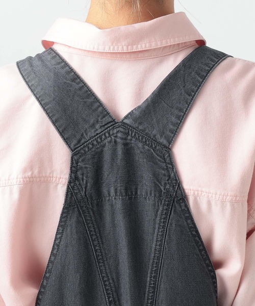 BAYFLOW（ベイフロー）の「[薄手＆しなやかな素材感]デニムサロペット（サロペット/オーバーオール・レディース・インディゴブルー/ブラック・FREE）」の17枚目の写真