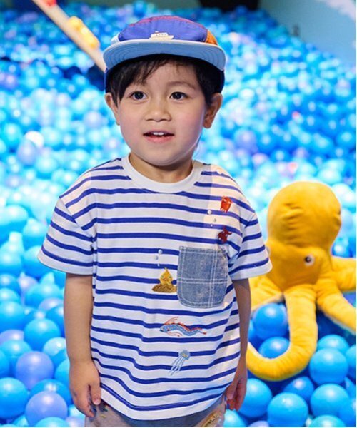 kladskap(クレードスコープ)の「【人気商品のため再入荷】深海刺しゅうボーダー半袖Tシャツ(Tシャツ/カットソー・キッズ・ターコイズブルー/ロイヤルブルー・100cm/110cm/120cm/90cm/80cm/130cm)」の2枚目の写真