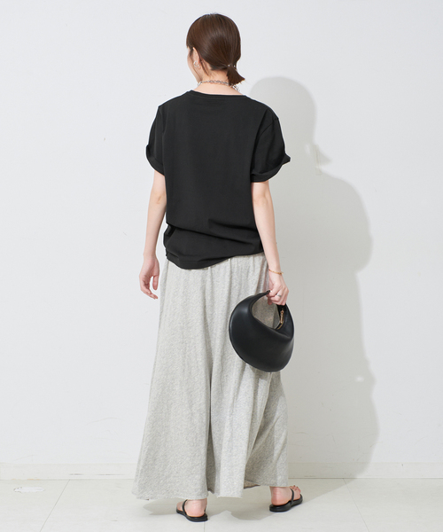 SLOBE IENA（スローブイエナ）の「LA HUTTE/ラ ユット SLOBE別注 ロゴTEE（Tシャツ/カットソー・レディース・ブラック/ホワイト/チャコールグレー・FREE）」の7枚目の写真