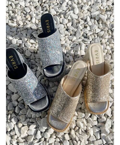 EVRIS（エヴリス）の「グリッターチャンキーヒールサンダル（サンダル・レディース・シルバー/ゴールド・SMALL/MEDIUM/LARGE）」の11枚目の写真