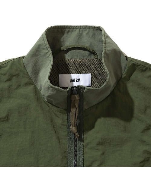 UNFRM OUTDOOR STANDARD(ユニフォームアウトドアスタンダード)の「UNFRM OUTDOOR STANDARD PACKABLE RIPSTOP STAND COLLAR VEST (ユニフォーム アウトドアスタンダード パッカブル リップストップ スタンドカラーベスト)(ベスト・メンズ・オリーブ・LARGE/X-LARGE/MEDIUM)」の4枚目の写真