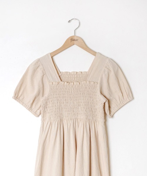★flowerパフワンピース　ホワイト　ベージュ　2点　フォロー割まとめ割 Andemiu ワンピース ラインフラワーフロッキーワンピース289861