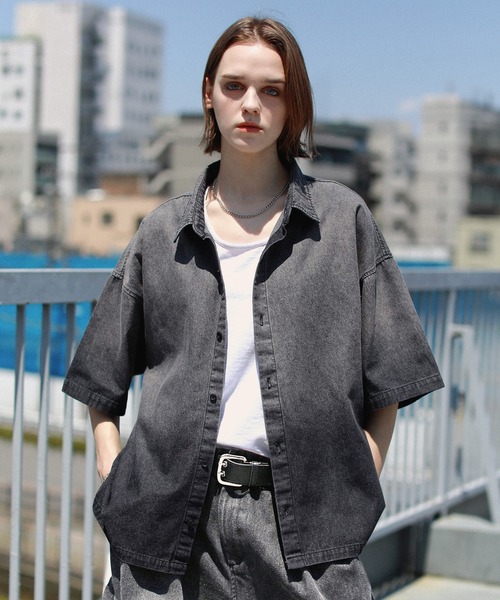 ROCHEM（ローシェン）の「グラデーションデニム半袖シャツ（シャツ/ブラウス・メンズ・ブラック/ブルー・L/M/S/XS）」の2枚目の写真