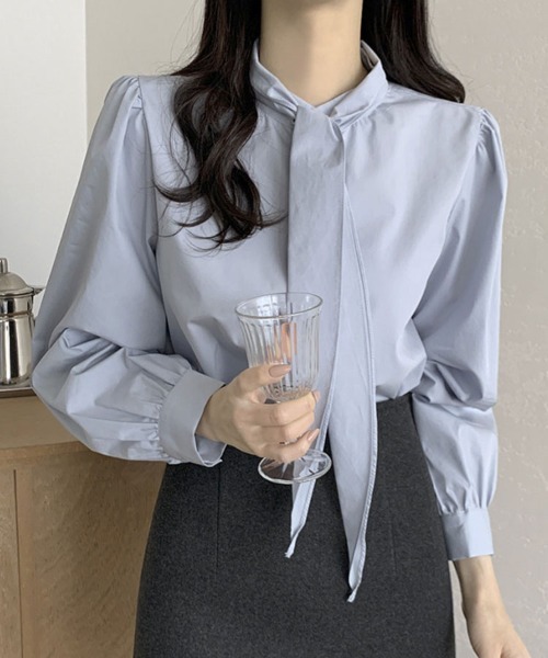 SallyLunn(サリーラン)の「ネクタイネックシャツブラウス(シャツ/ブラウス・レディース・ホワイト/ブラック/ブルー・MEDIUM/LARGE)」の3枚目の写真