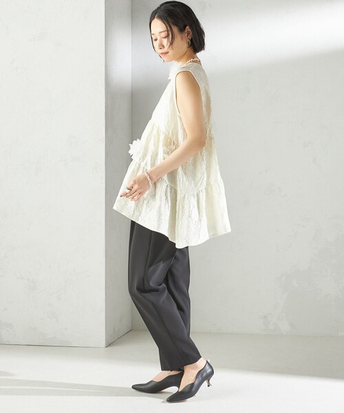 Torrazzo Donna(トラッゾドンナ)の「TORRAZZO DONNA:〈手洗い可能〉フラワー ティアード ブラウス(シャツ/ブラウス・レディース・オフホワイト/ブラック・ONE SIZE)」の5枚目の写真