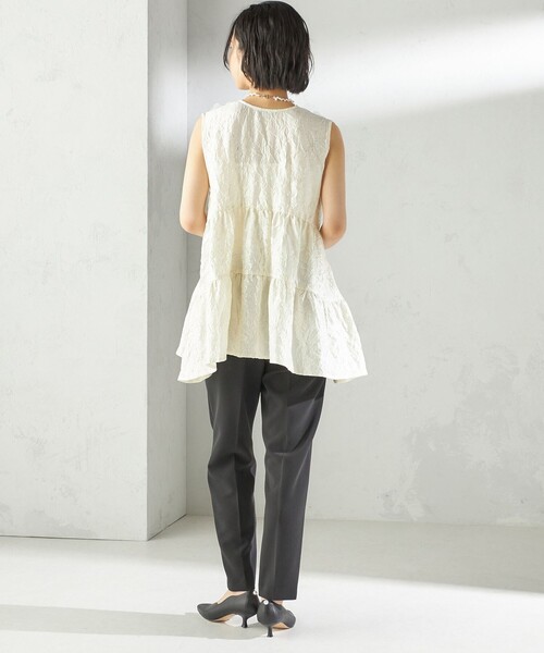 Torrazzo Donna(トラッゾドンナ)の「TORRAZZO DONNA:〈手洗い可能〉フラワー ティアード ブラウス(シャツ/ブラウス・レディース・オフホワイト/ブラック・ONE SIZE)」の6枚目の写真