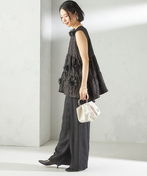 Torrazzo Donna(トラッゾドンナ)の「TORRAZZO DONNA:〈手洗い可能〉フラワー ティアード ブラウス(シャツ/ブラウス・レディース・オフホワイト/ブラック・ONE SIZE)」の18枚目の写真