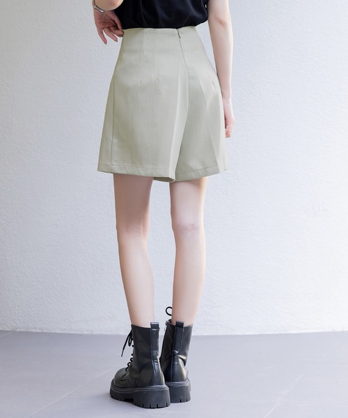 DAY CLOSET(デイ クローゼット)の「【上品に決まるダブルタック】オックス風ハイウエストスラックスショートパンツ レディース(その他パンツ・レディース・ブラック/サンドベージュ/ライトカーキ/グレー・M/S/L)」の7枚目の写真