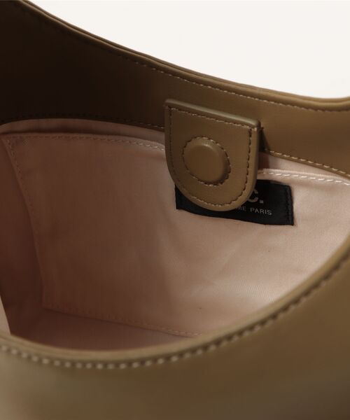 A.P.C.(アーペーセー)の「BABY NINON SHOULDER(ショルダーバッグ・レディース・ブラック/オリーブ/ブラウン・ONESIZE)」の5枚目の写真