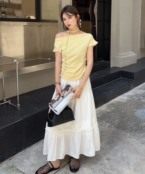 LAC-VERT(ラック・ヴェール)の「2WAYオフショルトップス(タイ付き)(Tシャツ/カットソー・レディース・ブラック/グレー/オフホワイト/イエロー・FREE)」の9枚目の写真