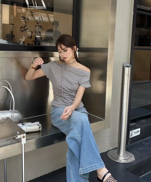 LAC-VERT(ラック・ヴェール)の「2WAYオフショルトップス(タイ付き)(Tシャツ/カットソー・レディース・ブラック/グレー/オフホワイト/イエロー・FREE)」の16枚目の写真