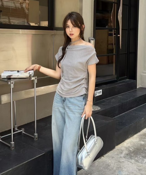 LAC-VERT(ラック・ヴェール)の「2WAYオフショルトップス(タイ付き)(Tシャツ/カットソー・レディース・ブラック/グレー/オフホワイト/イエロー・FREE)」の12枚目の写真