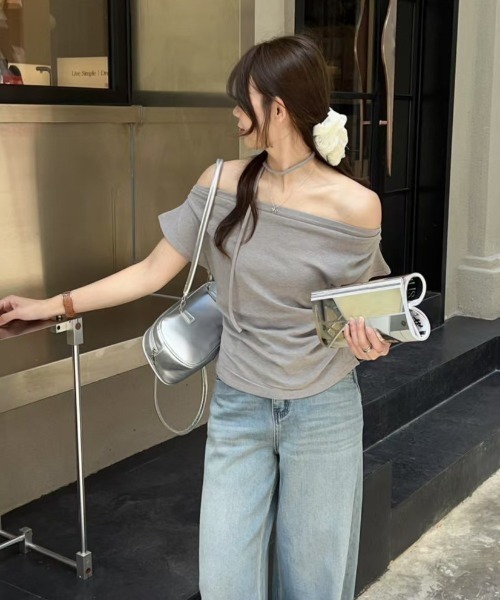 LAC-VERT(ラック・ヴェール)の「2WAYオフショルトップス(タイ付き)(Tシャツ/カットソー・レディース・ブラック/グレー/オフホワイト/イエロー・FREE)」の13枚目の写真
