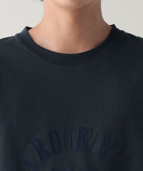 RAGEBLUE(レイジブルー)の「フロッキープリント/ミニカレッジロゴTシャツ(Tシャツ/カットソー・メンズ・ネイビー/オフホワイト/ライトブルー・MEDIUM/LARGE)」の9枚目の写真