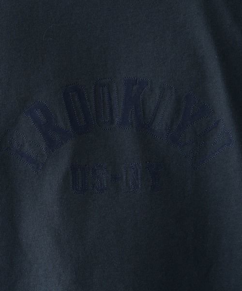 RAGEBLUE(レイジブルー)の「フロッキープリント/ミニカレッジロゴTシャツ(Tシャツ/カットソー・メンズ・ネイビー/オフホワイト/ライトブルー・MEDIUM/LARGE)」の4枚目の写真