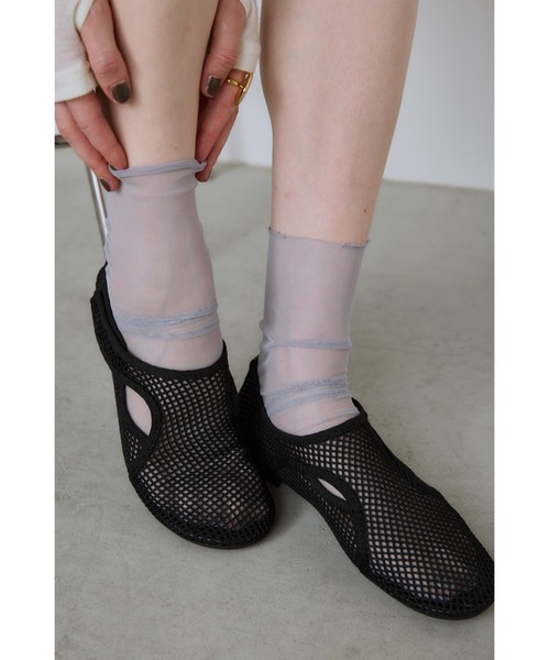 un/neu(アンノイ)の「スポーティーメッシュフラットシューズ(サンダル・レディース・ホワイト/ブラック/レッド・LARGE/MEDIUM/SMALL)」の2枚目の写真