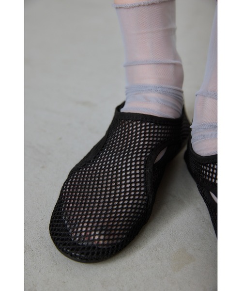 un/neu(アンノイ)の「スポーティーメッシュフラットシューズ(サンダル・レディース・ホワイト/ブラック/レッド・LARGE/MEDIUM/SMALL)」の7枚目の写真