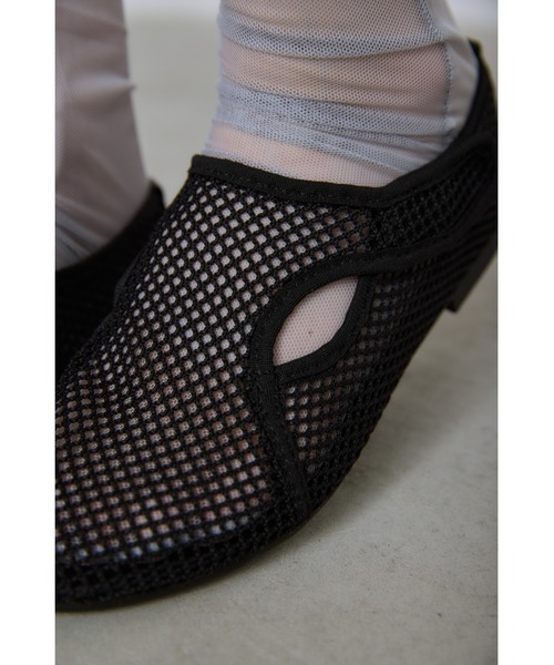 un/neu(アンノイ)の「スポーティーメッシュフラットシューズ(サンダル・レディース・ホワイト/ブラック/レッド・LARGE/MEDIUM/SMALL)」の10枚目の写真