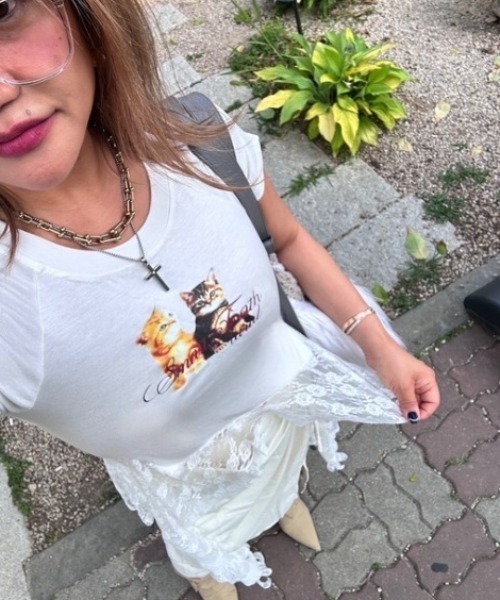 ipugo（イプゴ）の「ipugo/イプゴ キャットプリント レースクロップドTEE Tシャツ 秋物 秋服 2026年秋冬（Tシャツ/カットソー・レディース・ホワイト/ブラック・FREE）」の2枚目の写真