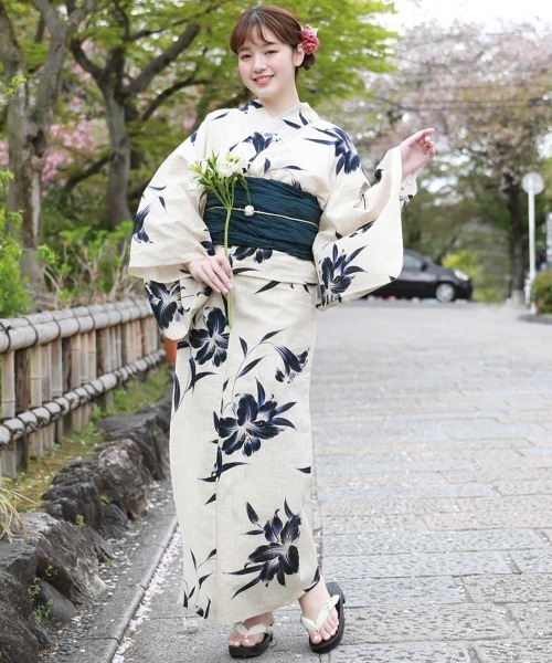 変わり織り綿麻浴衣3点セット「生成り地に紺色の百合」（浴衣