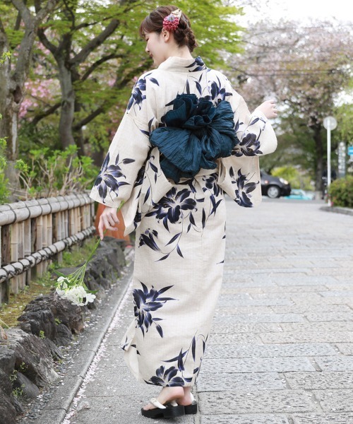 変わり織り綿麻浴衣3点セット「生成り地に紺色の百合」（浴衣