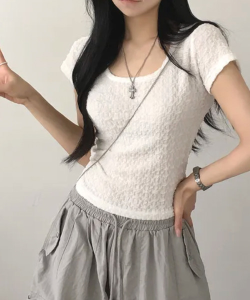 VIVID LADY(ビビッドレディー)の「凸凹シアー半袖トップス(Tシャツ/カットソー・レディース・クリーム/ブラック/アイボリー・FREE)」の2枚目の写真