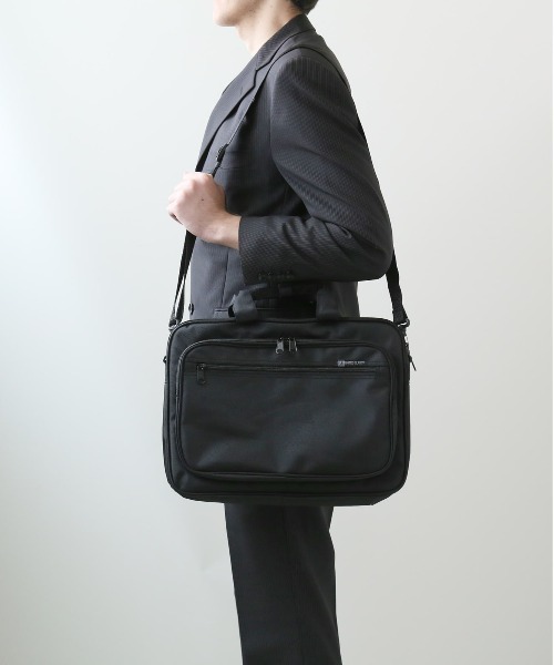 BACKYARD FAMILY(バックヤードファミリー)の「ユナイテッドクラッシー UNITED CLASSY 6101 3wayビジネスバッグ(ショルダーバッグ・メンズ・ブラック・FREE)」の2枚目の写真