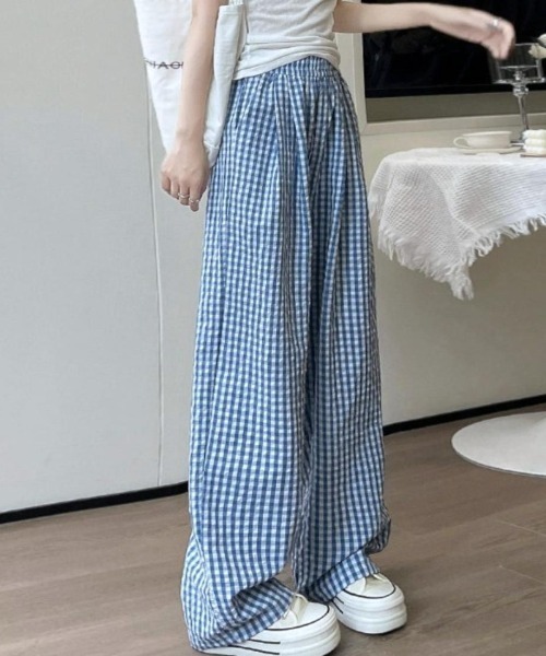 maison de LATIR(メゾンドラティール)の「ナチュラルなギンガムチェックの夏服。ラフで可愛いイージーパンツ(その他パンツ・レディース・ブルー/ブラック/ライトブルー・FREE)」の3枚目の写真