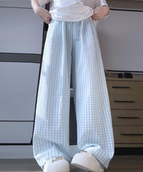 maison de LATIR(メゾンドラティール)の「ナチュラルなギンガムチェックの夏服。ラフで可愛いイージーパンツ(その他パンツ・レディース・ブルー/ブラック/ライトブルー・FREE)」の1枚目の写真