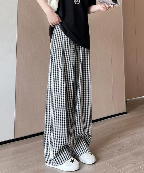 maison de LATIR(メゾンドラティール)の「ナチュラルなギンガムチェックの夏服。ラフで可愛いイージーパンツ(その他パンツ・レディース・ブルー/ブラック/ライトブルー・FREE)」の2枚目の写真