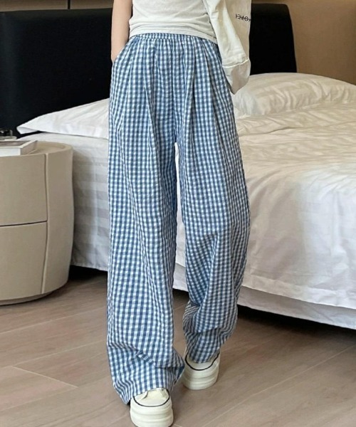 maison de LATIR(メゾンドラティール)の「ナチュラルなギンガムチェックの夏服。ラフで可愛いイージーパンツ(その他パンツ・レディース・ブルー/ブラック/ライトブルー・FREE)」の7枚目の写真
