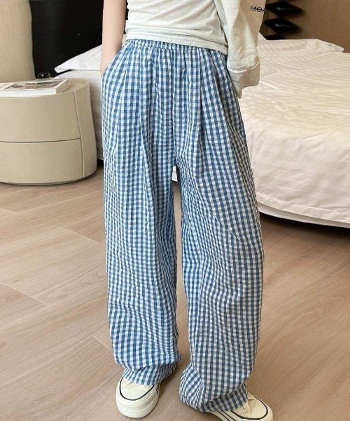 maison de LATIR(メゾンドラティール)の「ナチュラルなギンガムチェックの夏服。ラフで可愛いイージーパンツ(その他パンツ・レディース・ブルー/ブラック/ライトブルー・FREE)」の8枚目の写真