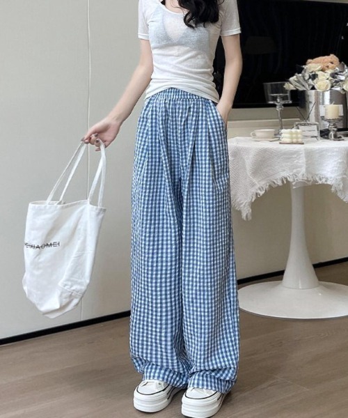 maison de LATIR(メゾンドラティール)の「ナチュラルなギンガムチェックの夏服。ラフで可愛いイージーパンツ(その他パンツ・レディース・ブルー/ブラック/ライトブルー・FREE)」の9枚目の写真