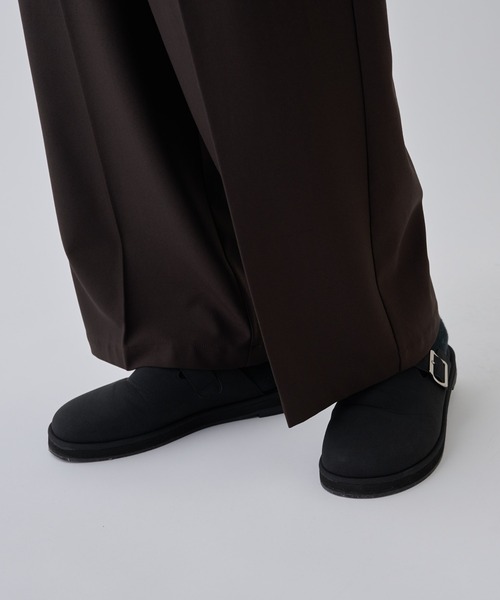 COLONY 2139（コロニートゥーワンスリーナイン）の「スエードライクスリッポンサボ / men's（サンダル・メンズ・ブラック/ベージュ・MEDIUM/LARGE）」の6枚目の写真