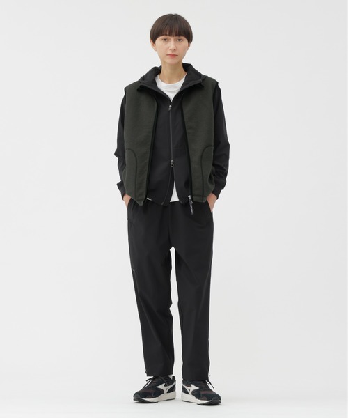 MARGARET HOWELL(マーガレットハウエル)の「STRETCH POLYESTER HEAVY POPLIN(マウンテンパーカー・レディース・ブラック・2/1)」の3枚目の写真