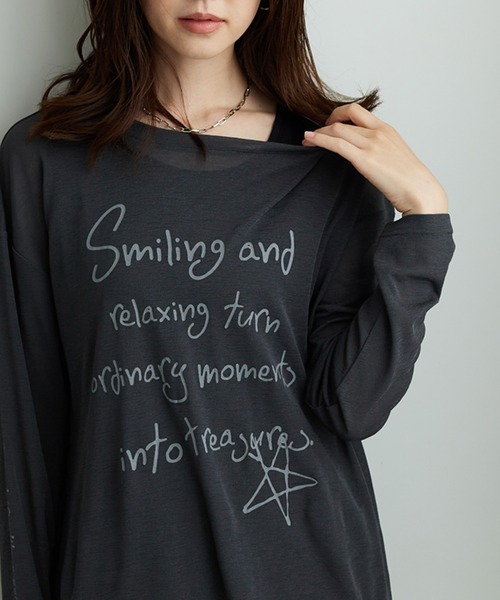 BELLUNA PLUS(ベルーナ)の「シアー素材ラクガキ風ロゴプルオーバー(Tシャツ/カットソー・レディース・オフホワイト/チャコール・MEDIUM/LARGE/X-LARGE)」の1枚目の写真