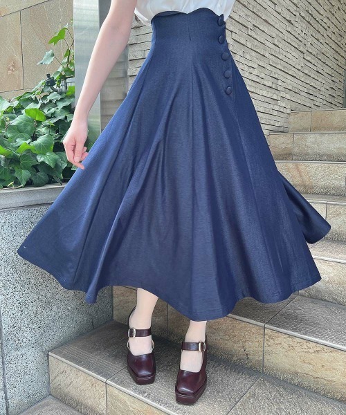 an another angelus（アンアナザーアンジェラス）の「ハイウエストスカラップデニムライクフレアースカート/fint フィント（デニムスカート・レディース・ブラック/インディゴブルー・1/2）」の9枚目の写真