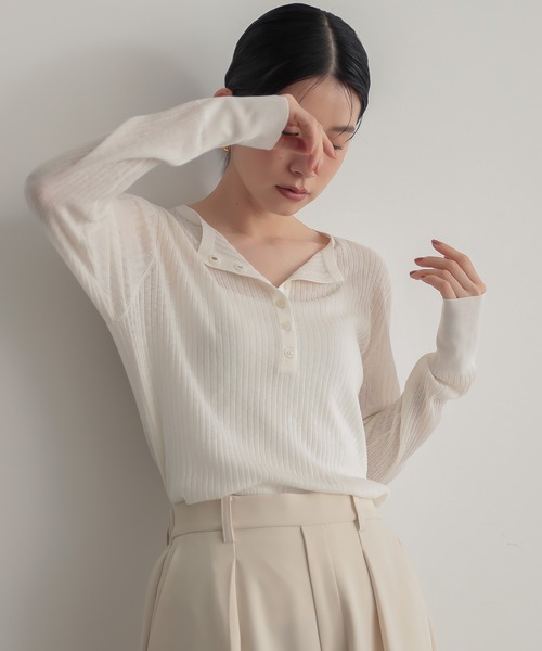 for/c(フォーシー)の「ヘンリーネックシアーニット【サスティナブル】(ニット/セーター・レディース・チャコールグレー/ブラック/オフホワイト/ラベンダー・L/M)」の10枚目の写真